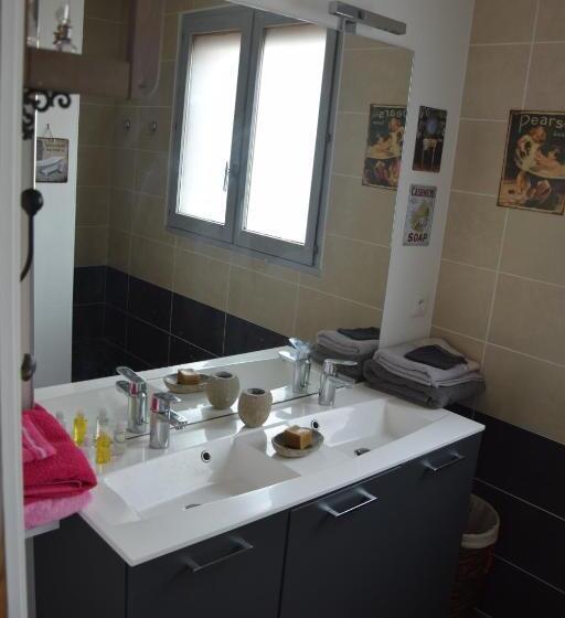 חדר משפחתי, Au Gué Du Bois