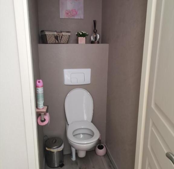 חדר משפחתי, Au Gué Du Bois