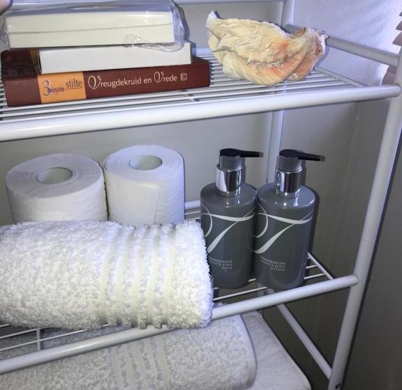 اتاق لوکس, Cul De Sac Accommodation