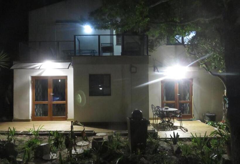 اتاق لوکس, Cul De Sac Accommodation