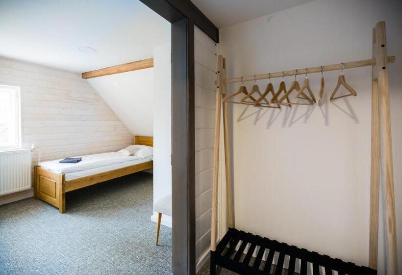 اتاق استاندارد سه نفره, Turnovská Chata