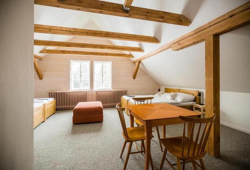 سوییت خانوادگی, Turnovská Chata