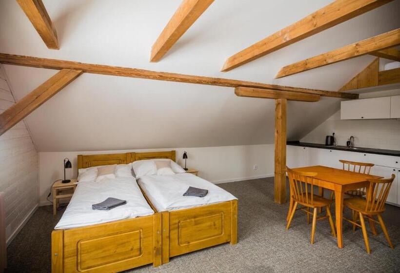 سوییت خانوادگی, Turnovská Chata