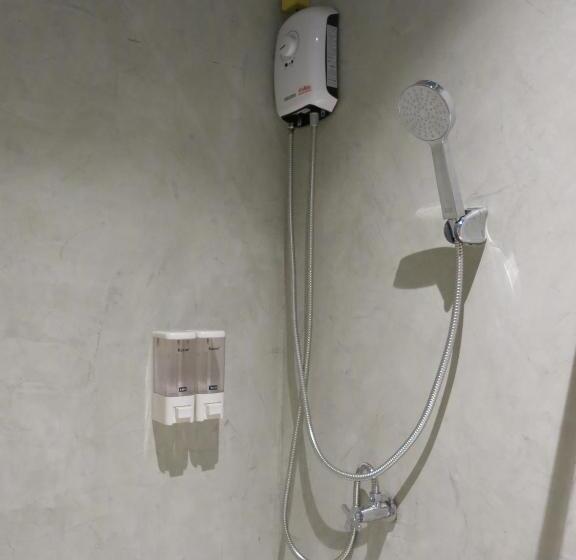 Standardrum Delat Badrum, Niece Hostel Phuket   Sha Extra Plus