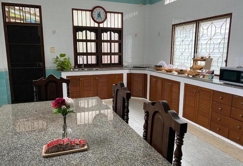 带共用浴室的标准房间, Niece Hostel Phuket   Sha Extra Plus