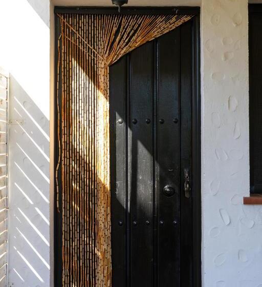 إستوديو قياسى مزودة بتراس, A Natural Retreat