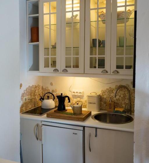 إستوديو قياسى مزودة بتراس, A Natural Retreat