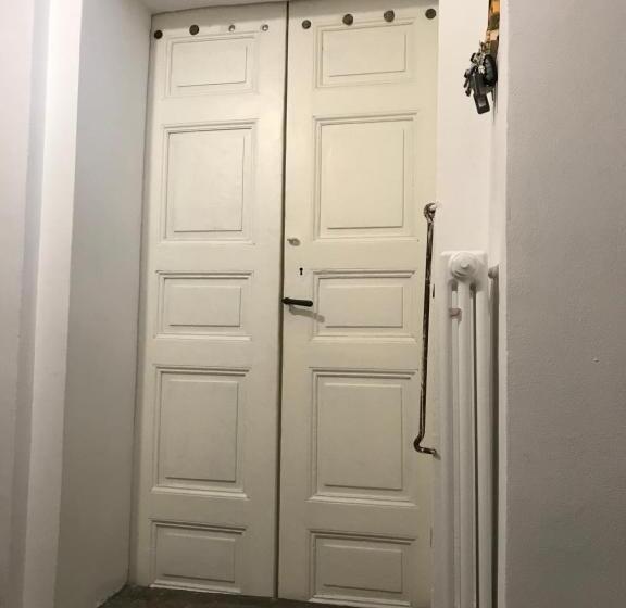 סטודיו דלוקס, La Marchesa