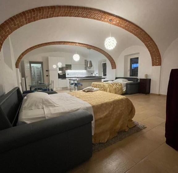 סטודיו דלוקס, La Marchesa