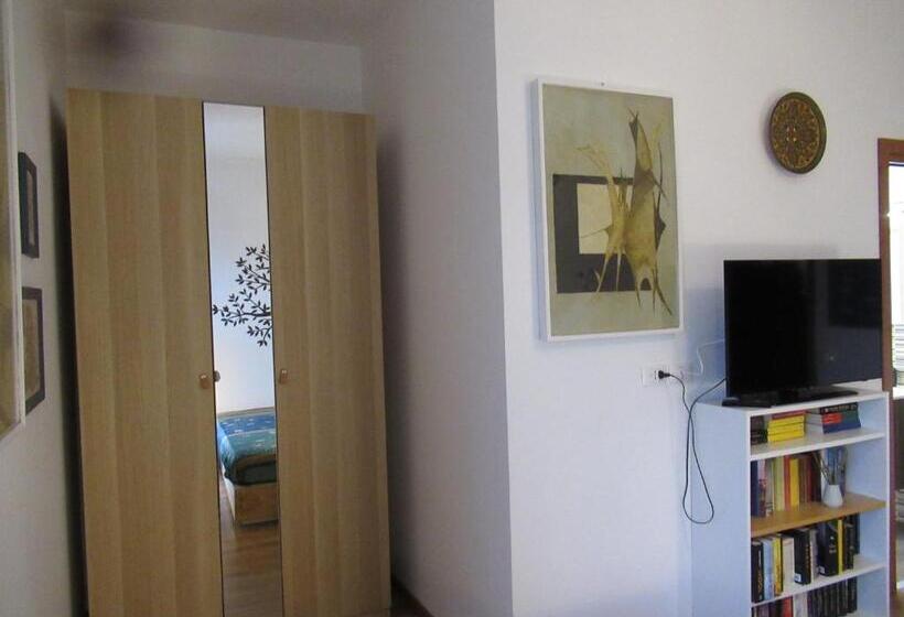 اتاق استاندارد, La Casa Delle Storie