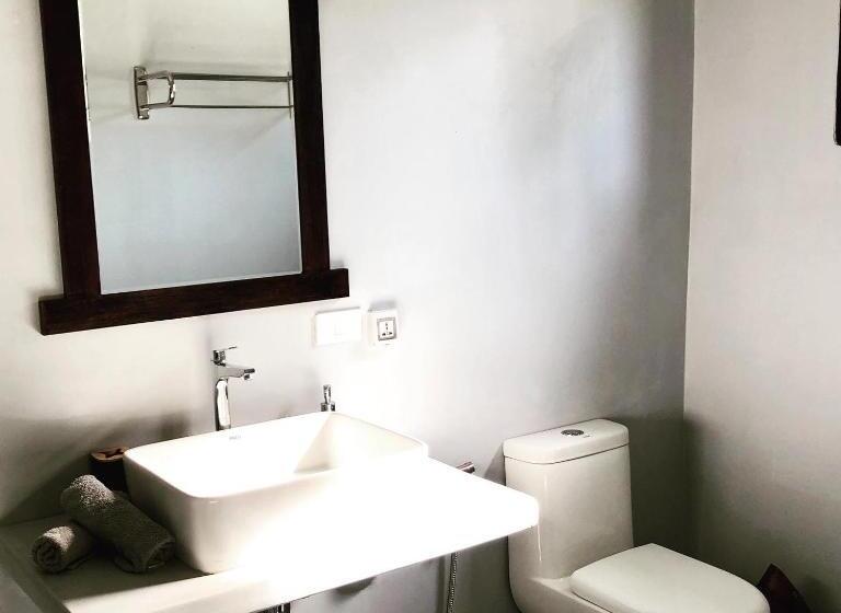 اتاق لوکس با بالکن, Parrots Boutique Resort