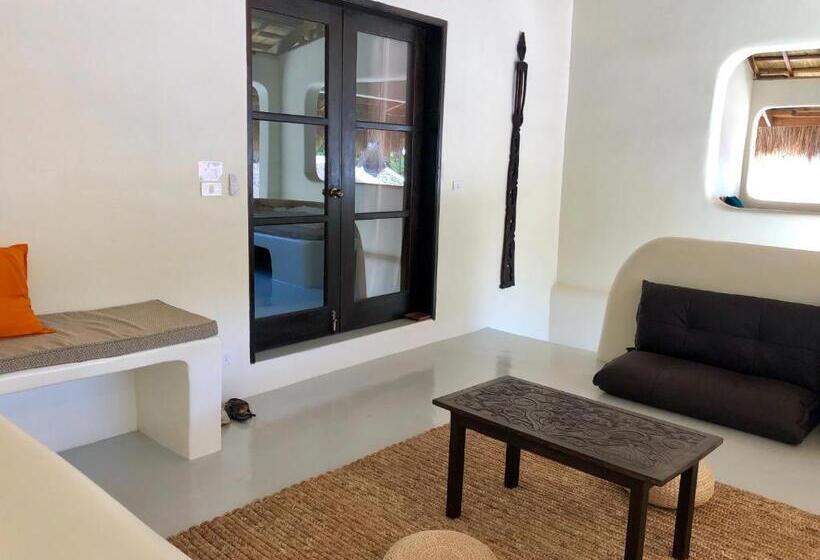 اتاق لوکس با بالکن, Parrots Boutique Resort