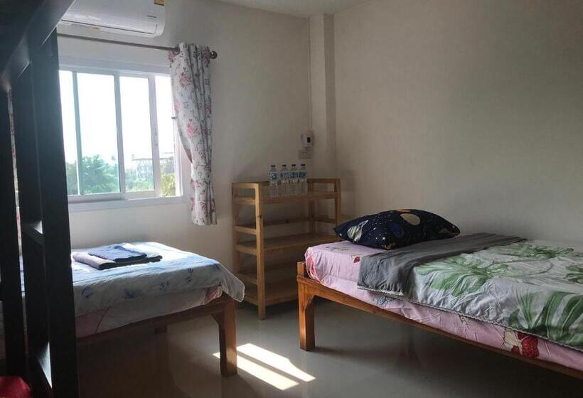 חדר סטנדרט לארבעה, Boom Inn