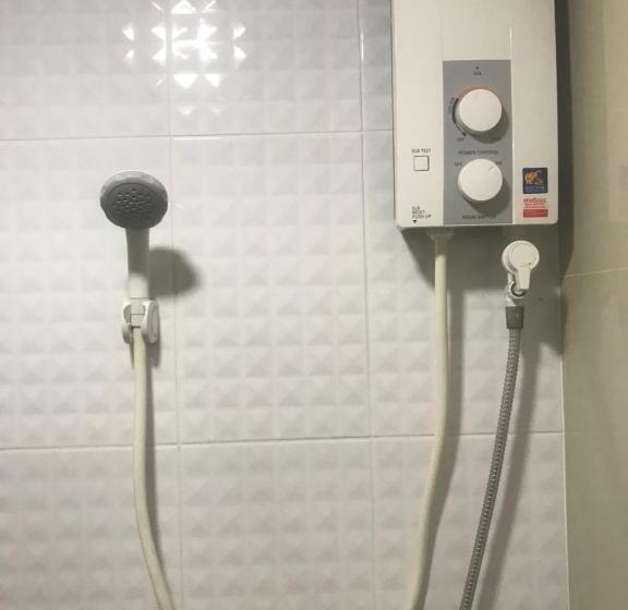 חדר סטנדרט מותאם לאדם עם מוגבלויות, Boom Inn