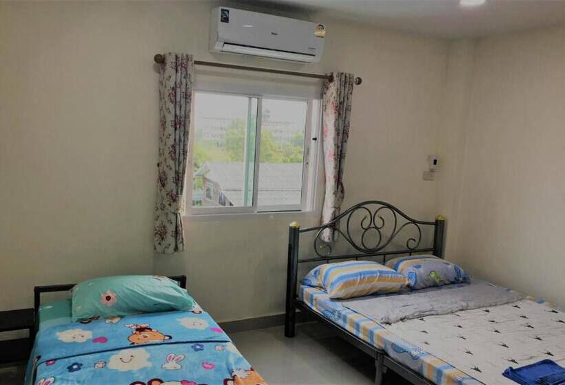 חדר סטנדרט מותאם לאדם עם מוגבלויות, Boom Inn