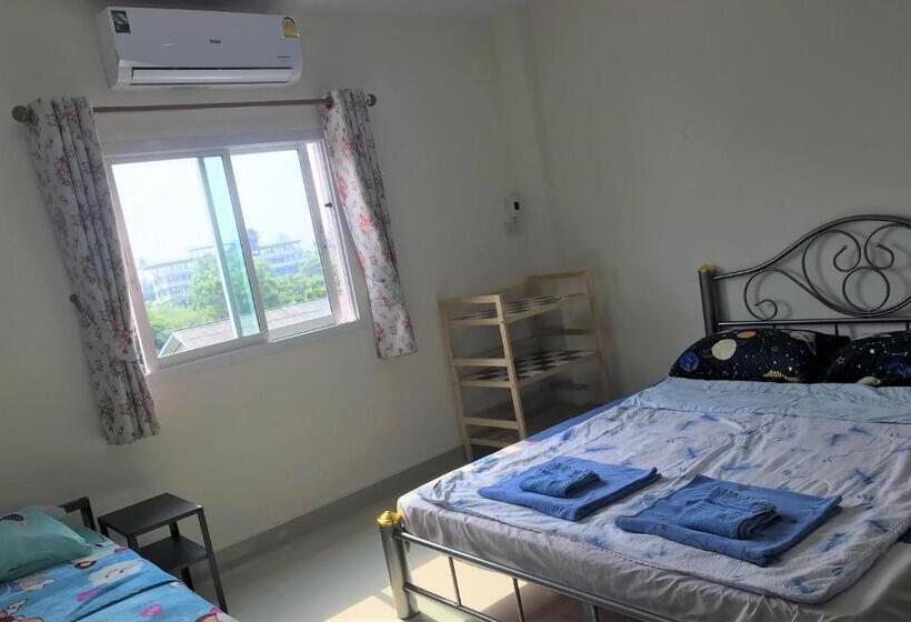 חדר סטנדרט מותאם לאדם עם מוגבלויות, Boom Inn