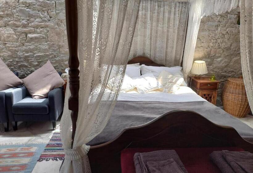 스탠다드 룸 킹사이즈 침대, The Spidaki