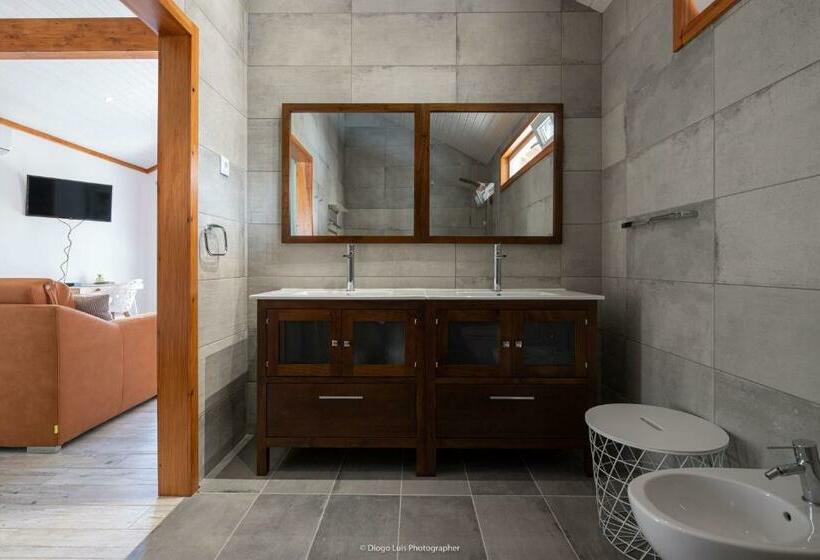 بنجلو قياسى, The Olive Hill Guesthouse