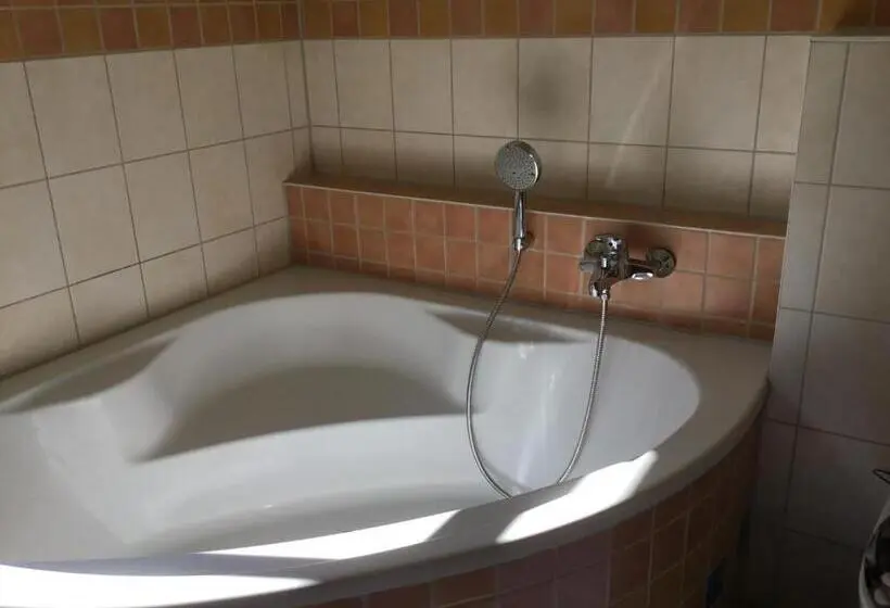 庭の見える1ベッドルームアパートメント, Ferienwohnungen An Der Bimmelbahn Wernigerode