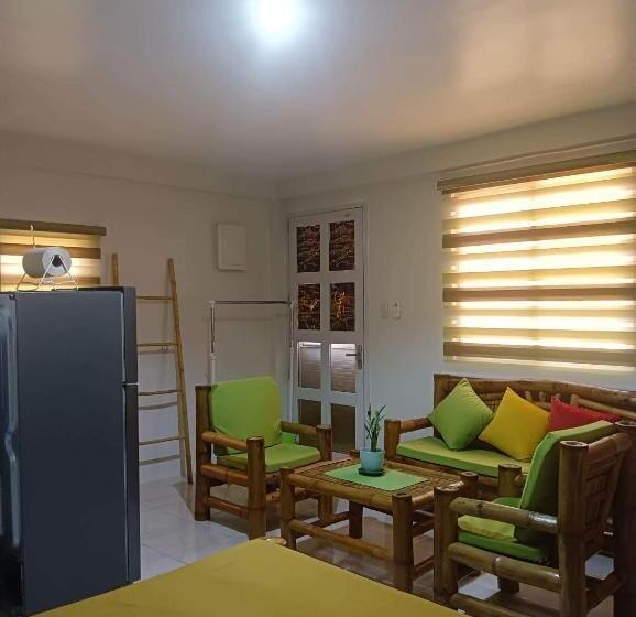 标准工作室带阳台, Michaels Homestay   Farm Villa Nr Patar Beach & Bolinao Falls