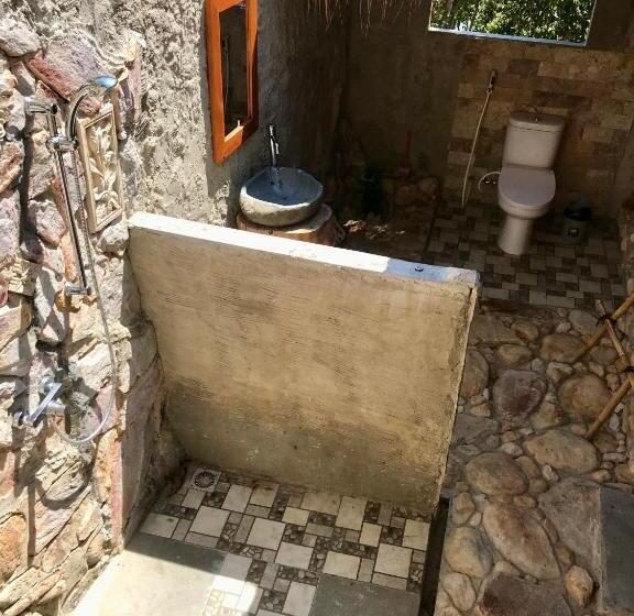 اتاق لوکس با چشم‌انداز دریا, Alam Kita