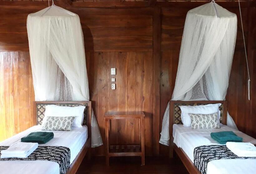 اتاق لوکس با چشم‌انداز دریا, Alam Kita