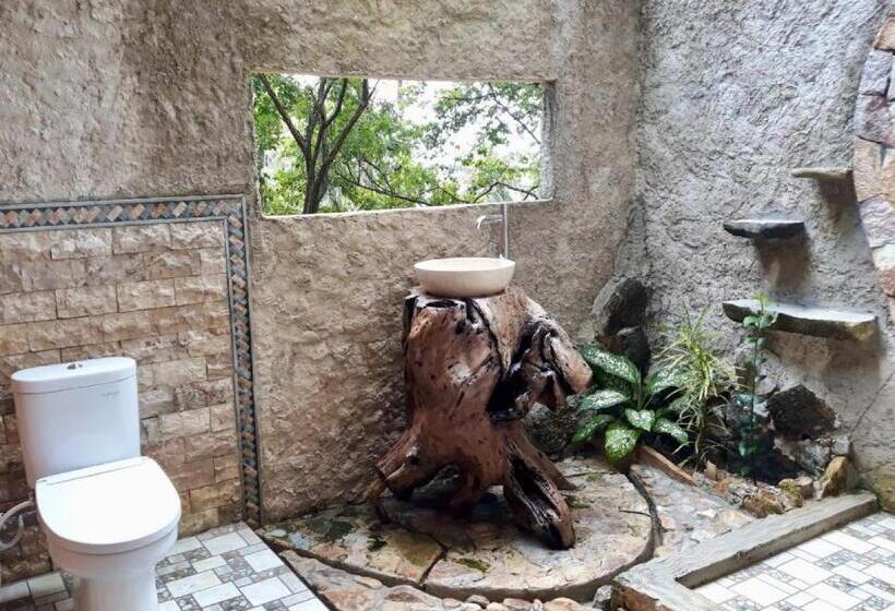 اتاق لوکس با چشم‌انداز دریا, Alam Kita