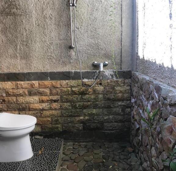 اتاق لوکس با چشم‌انداز دریا, Alam Kita