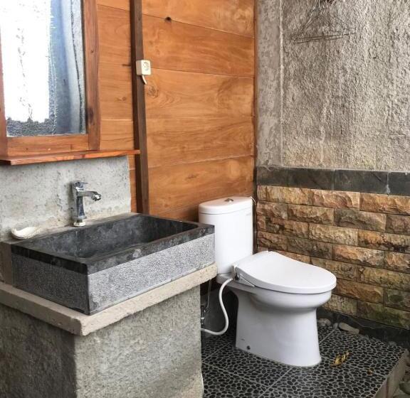 اتاق لوکس با چشم‌انداز دریا, Alam Kita