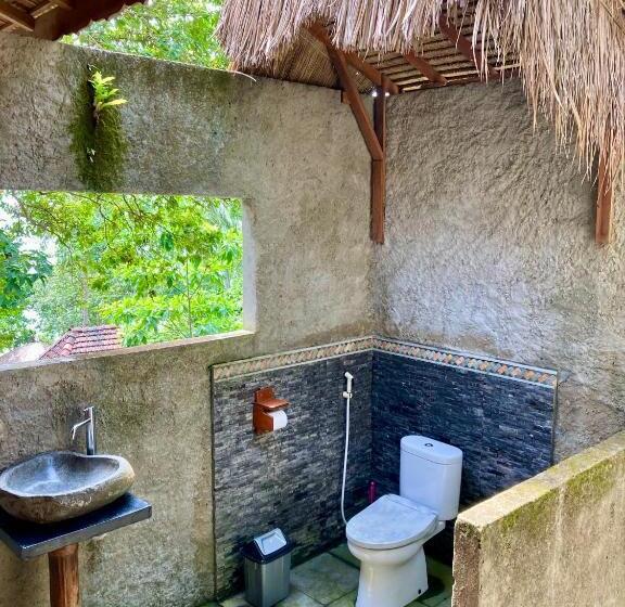 اتاق سه نفره دلوکس با چشم‌انداز دریا, Alam Kita