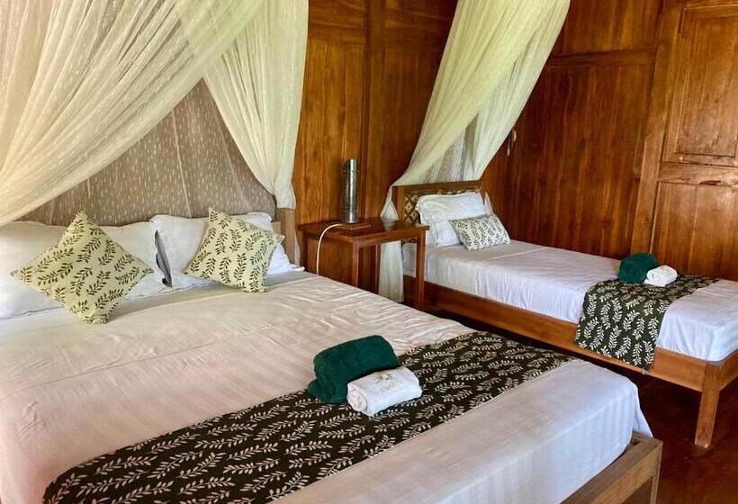 اتاق سه نفره دلوکس با چشم‌انداز دریا, Alam Kita