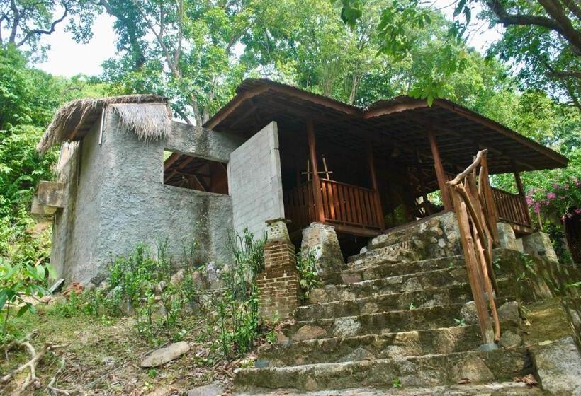 اتاق سه نفره دلوکس با چشم‌انداز دریا, Alam Kita