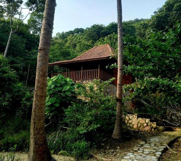 اتاق خانوادگی با چشم‌انداز دریا, Alam Kita