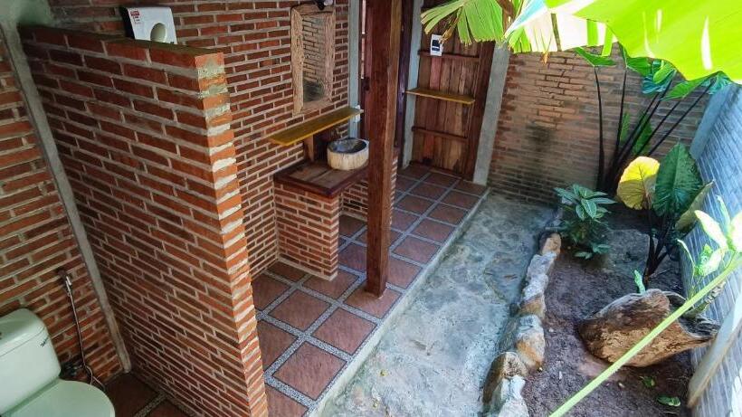 بانگلوی استاندارد با چشم‌انداز دریا, Alam Kita