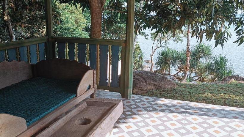 بانگلوی استاندارد با چشم‌انداز دریا, Alam Kita