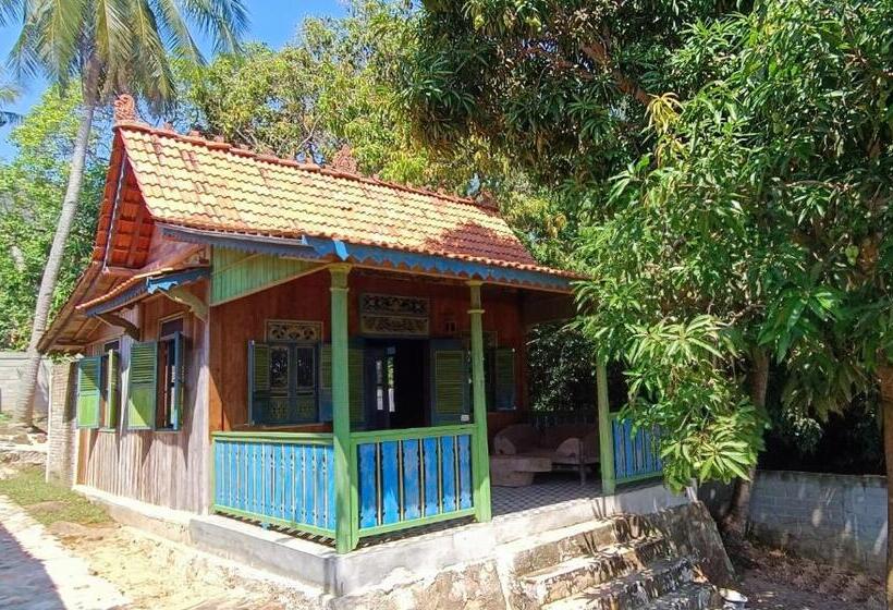 بانگلوی استاندارد با چشم‌انداز دریا, Alam Kita