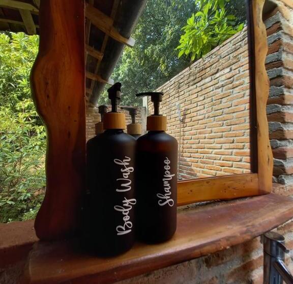 بانگلوی استاندارد با چشم‌انداز دریا, Alam Kita