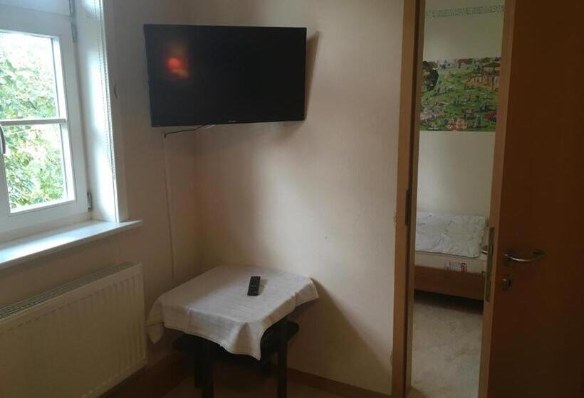 家庭间, Alte Schule Niederdünzebach