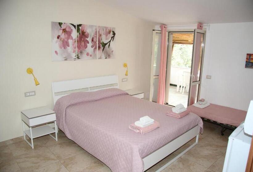 Трехместный Номер Стандарт с Балконом, B&b Casa Rosola
