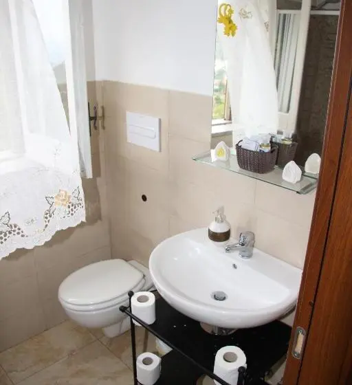 景色の見えるスタンダード４人部屋, B&b Casa Rosola