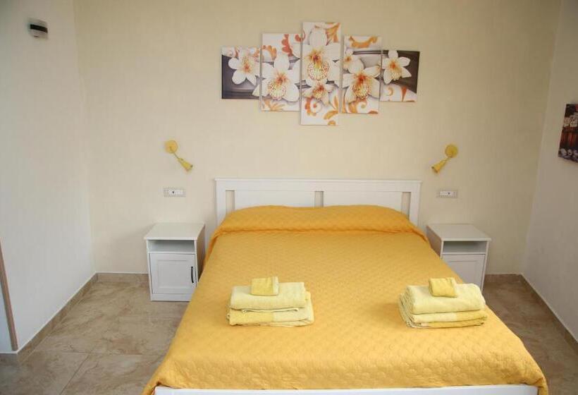 חדר סטנדרט לארבעה נוף לים, B&b Casa Rosola