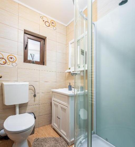 דירת חדר בקומת קרקע, Casa Dora