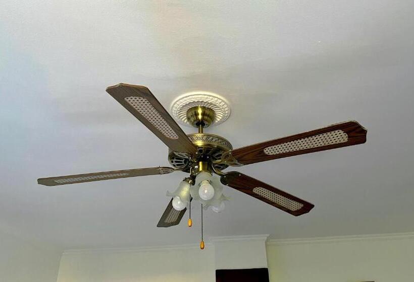 חדר סטנדרט עם מיטת קינג, Le Mas Des Abeilles   Chambres D Hôtes Avec Cuisine Et Petits Déjeuners Gourmands