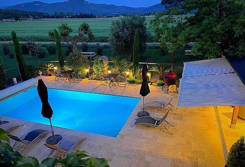 غرفة قياسية سرير كينج, Le Mas Des Abeilles   Chambres D Hôtes Avec Cuisine Et Petits Déjeuners Gourmands