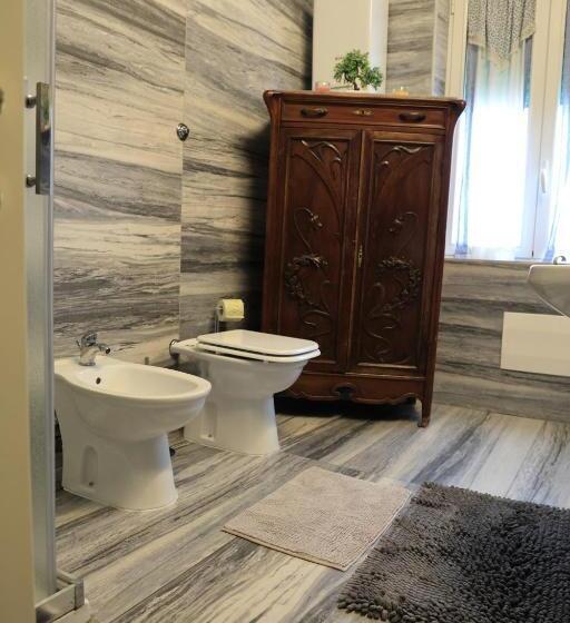 اتاق استاندارد, Bernadette