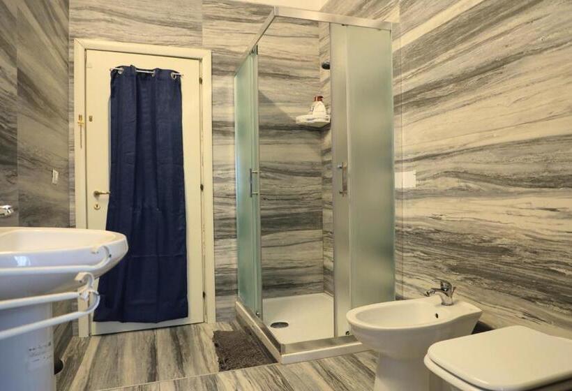 اتاق استاندارد, Bernadette