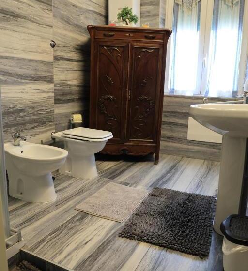 اتاق استاندارد, Bernadette