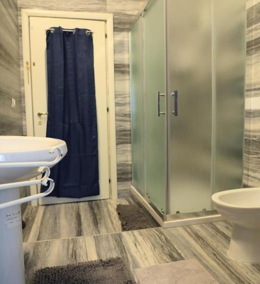 اتاق استاندارد, Bernadette