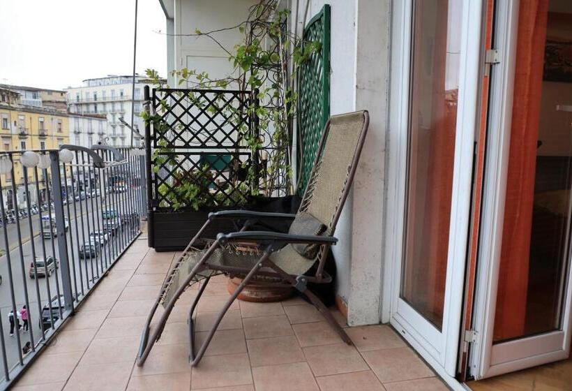 اتاق استاندارد, Bernadette