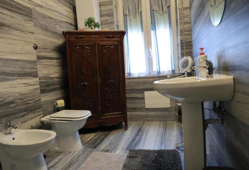 اتاق استاندارد سه نفره, Bernadette